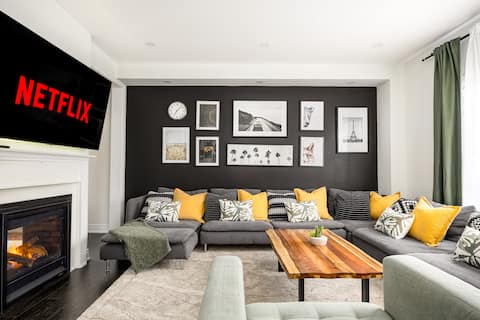 4BR Retreat with Hot Tub, Bbq and Pool Table