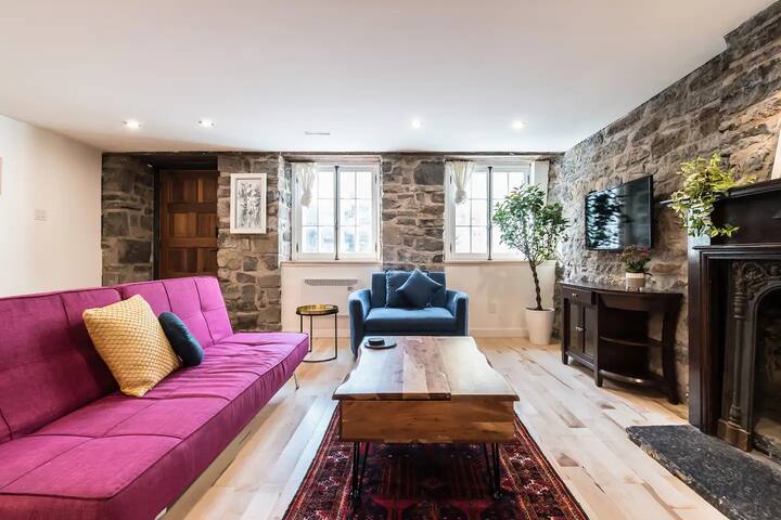 Unique 1847 Heritage Retreat ~ Garden ~ 2 Parkings gallery image 3