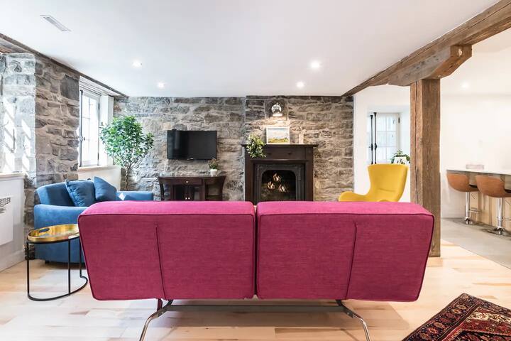 Unique 1847 Heritage Retreat ~ Garden ~ 2 Parkings gallery image 5