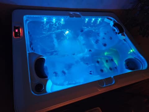 3* house 50 m from sea, pool, private jacuzzi, Wi-Fi