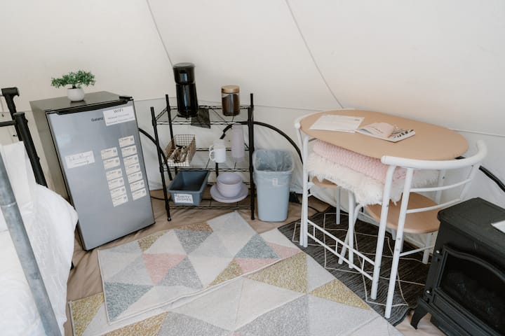 Luxurious Canyon Lake Glamping W/ Private Hot Tub - Canyon Lake, TX