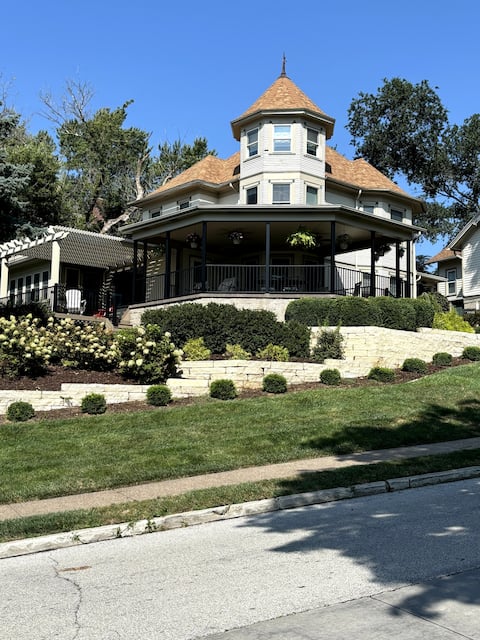Nicest Airbnb with best views in Davenport!