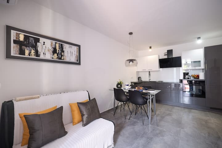 Luxury Modern Condo With Garden Near Old Town - Bibinje