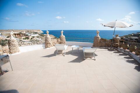 Villa overlooking the sea
