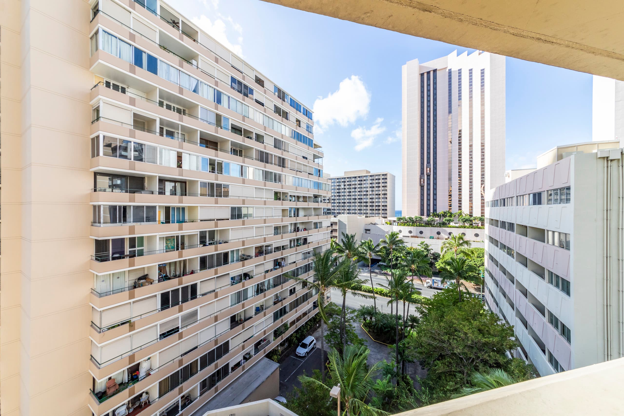 Condo in Honolulu · ★4.68 · 1 bedroom · 2 beds · 1 private bath - Image 25