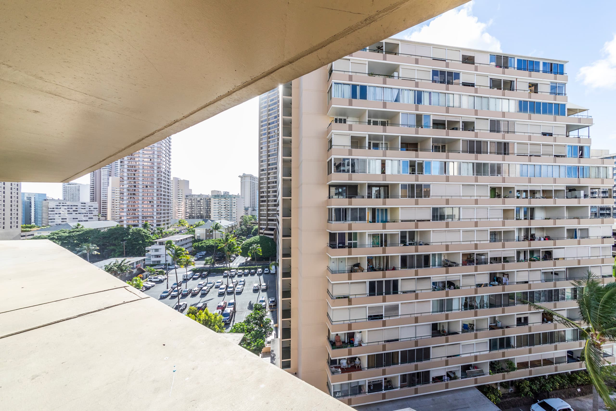 Condo in Honolulu · ★4.69 · 1 bedroom · 2 beds · 1 private bath - Image 28