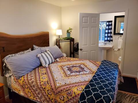 Successful Airbnb property: ‹ The Bluebird Cabin at The Twin Peaks Lodge › in Lake Arrowhead