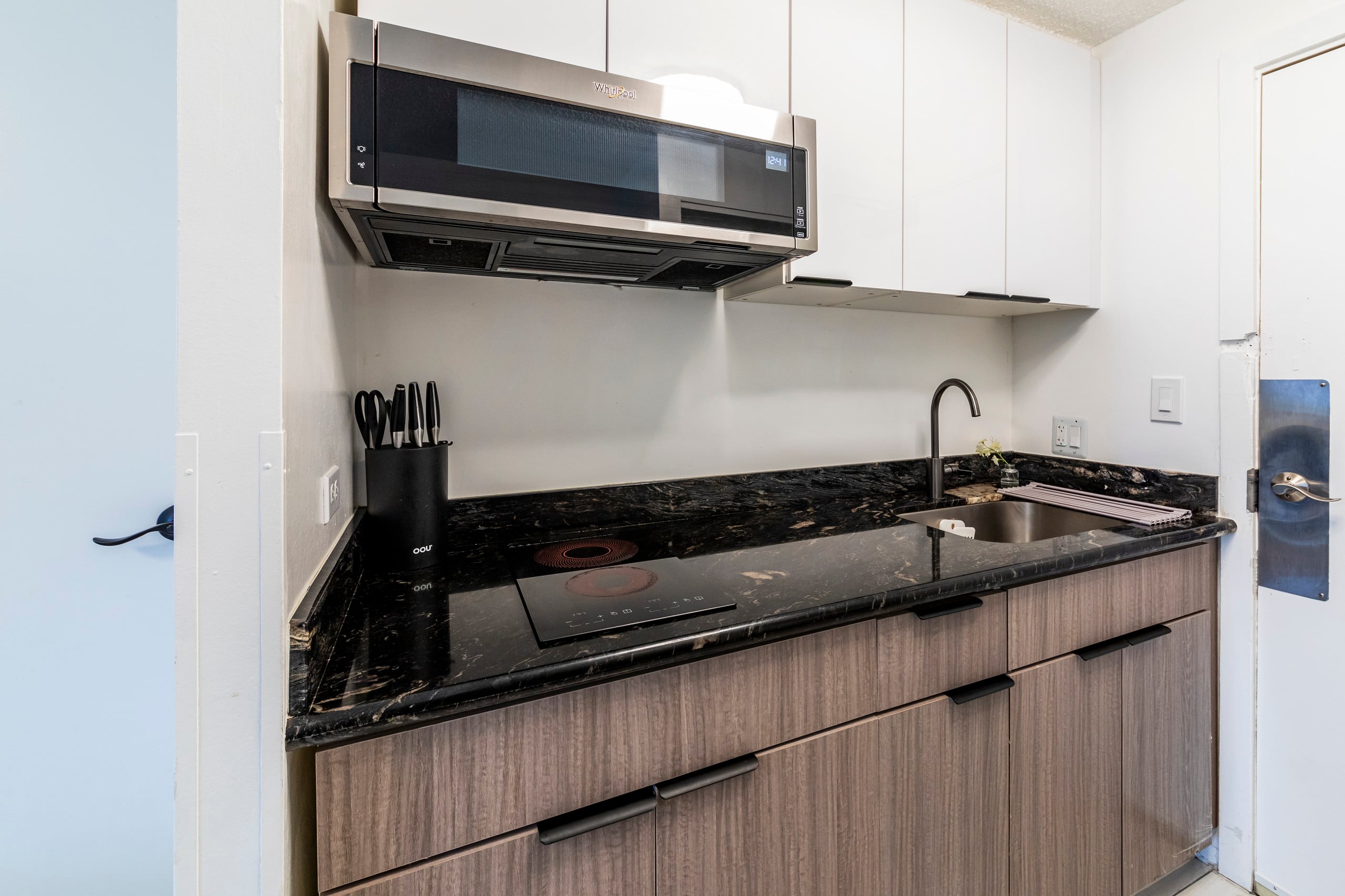 Condo in Honolulu · ★4.65 · 1 bedroom · 2 beds · 1 private bath - Image 3