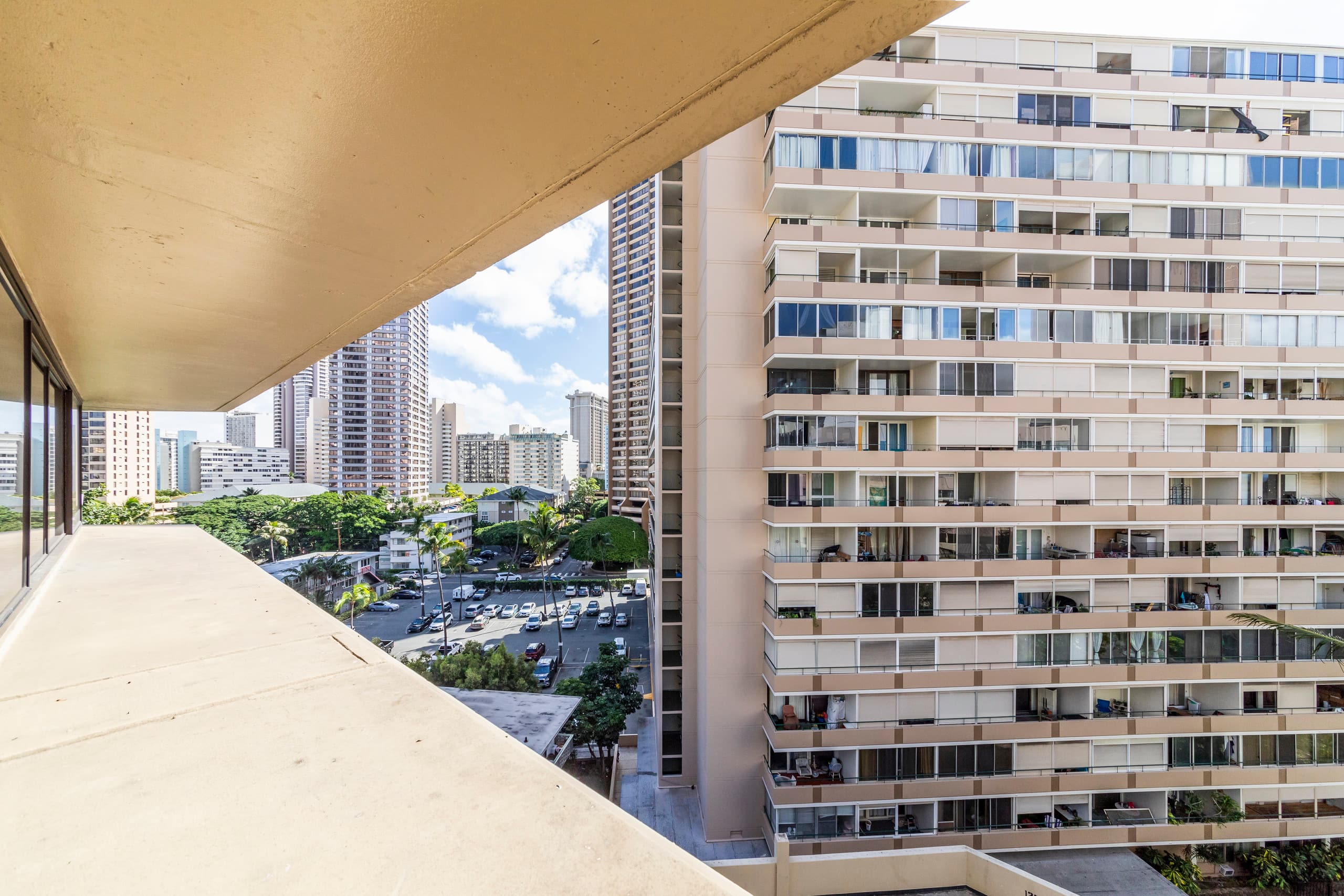 Condo in Honolulu · ★4.65 · 1 bedroom · 2 beds · 1 private bath - Image 31