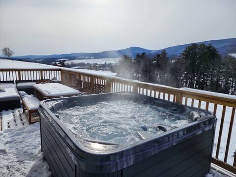 COZY COTTAGE WITH MOUNTAIN VIEW AT LAKEFRONT LOT