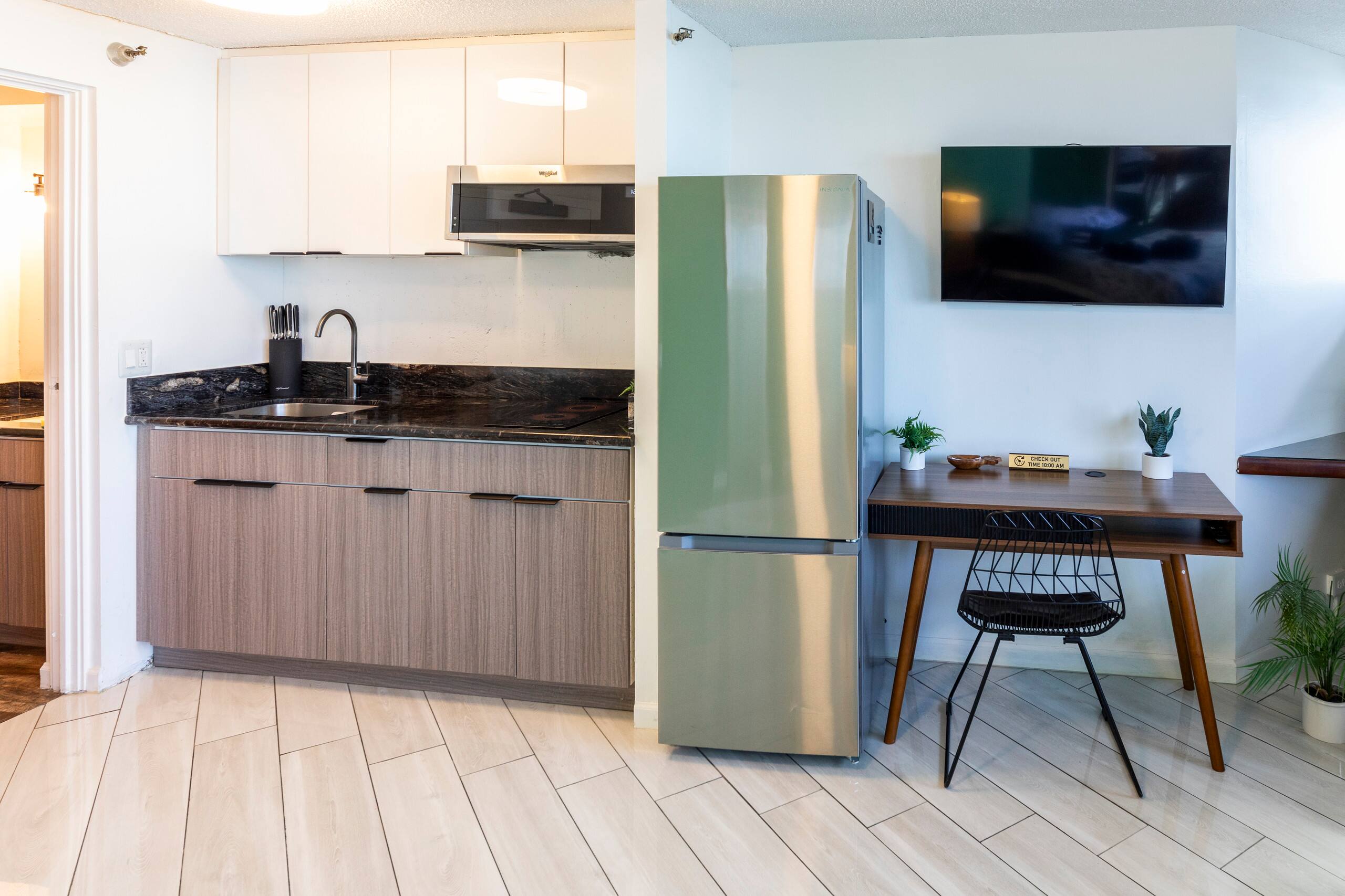 Condo in Honolulu · ★4.72 · 1 bedroom · 2 beds · 1 private bath - Image 3