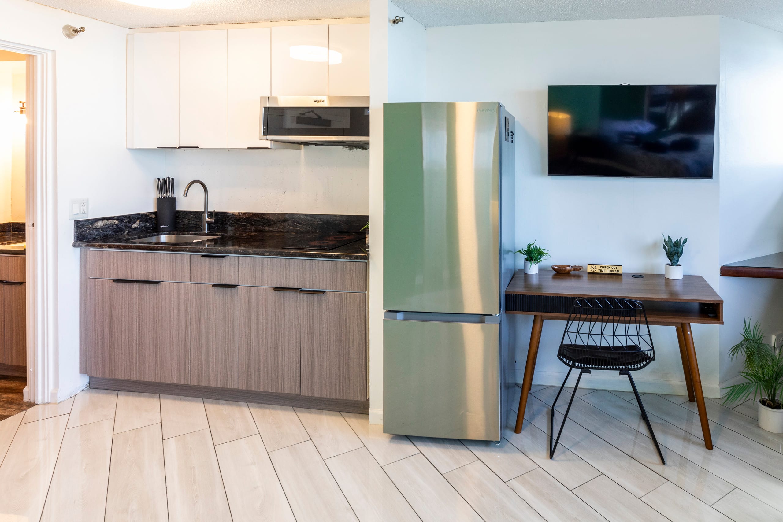 Condo in Honolulu · ★4.87 · 1 bedroom · 2 beds · 1 private bath - Image 3