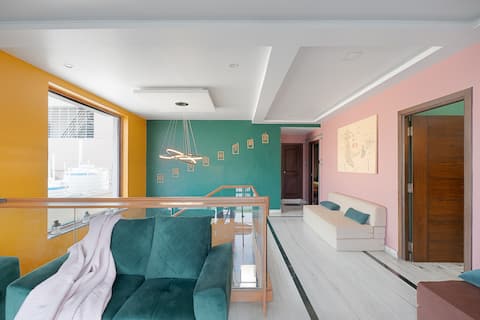 5-BR Duplex w/ Rooftop Lawn • 5 min Hi-Tech City