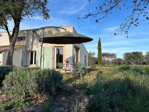 Peaceful & modern cottage with view of the Luberon