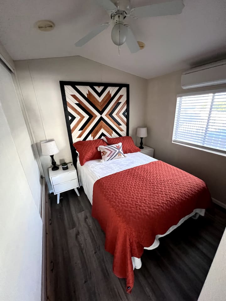 Bračni krevet (1,6x2).