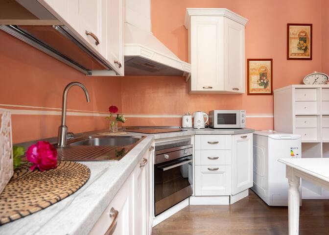 Keys of Italy -Speziali1-2Bdr Flat PiazzRepubblica gallery image 2