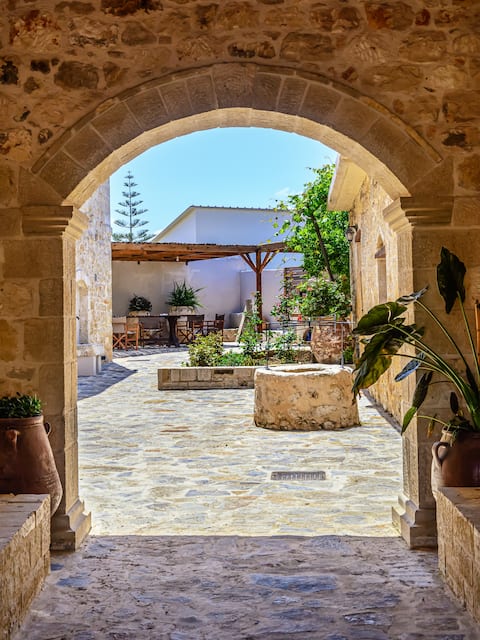 Antama Living: Lux Stone House with Pool & BBQ