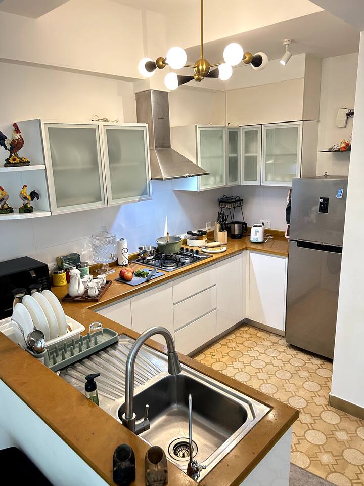 Full kitchen image 1