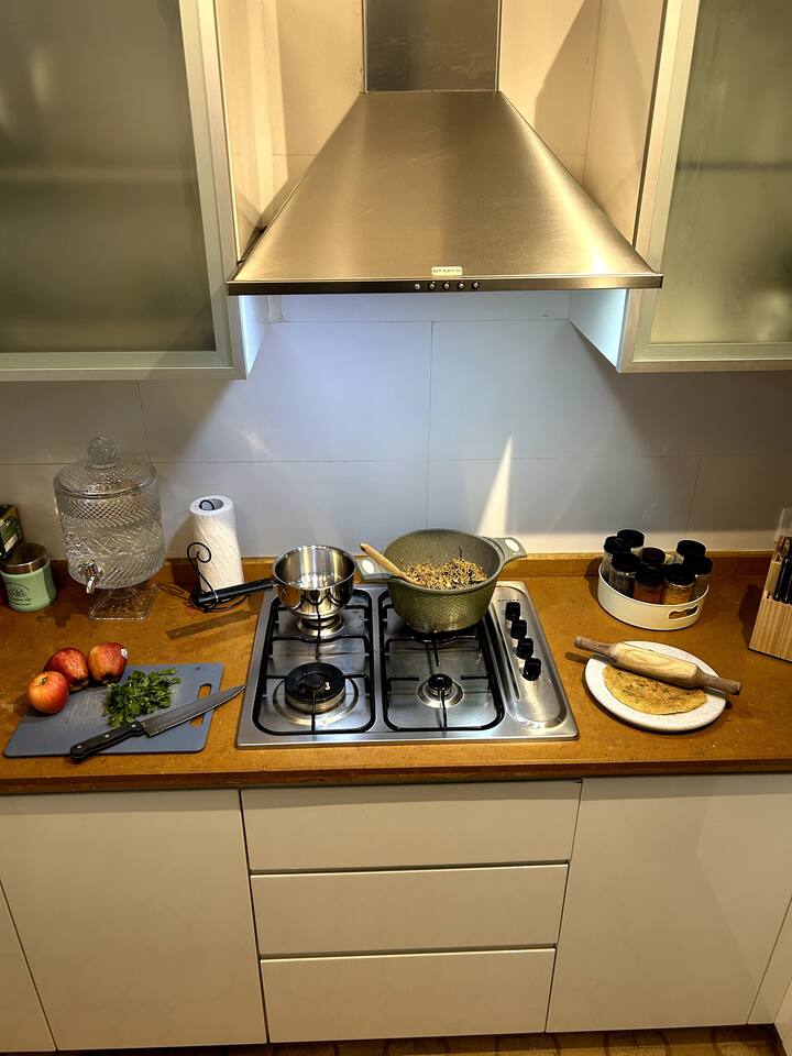 Full kitchen image 2