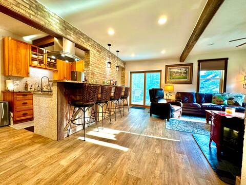 Be Still & Know, Fireplace/Firetable, Walk to Port