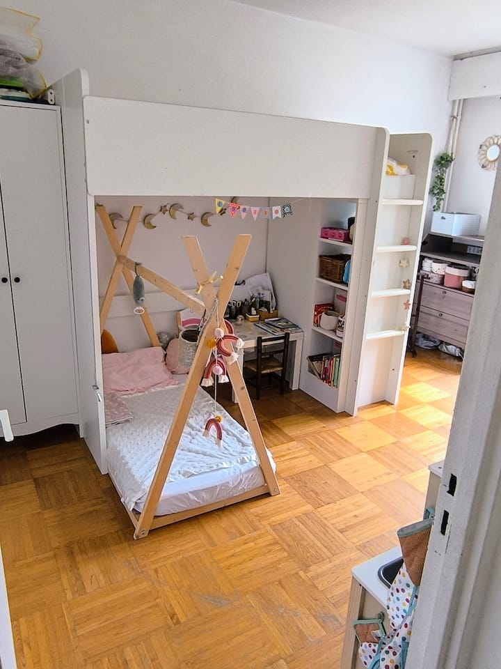 Detská postieľka mladšia ako 6 rokov pod podkrovnou posteľou (1 osoba)