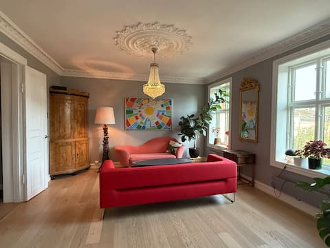 Historic Oslo apartment by Birkelunden Park