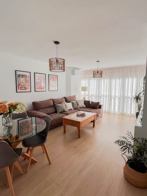 Top performing Airbnb: Beach and downtown apartment Casa Luz in La Princesa