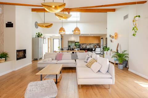 Villa with heated pool 5 minutes from Lake Léon