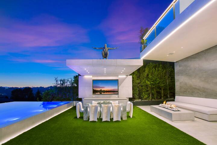Modern Luxury Villa + Amazing Infinity Pool View gallery image 2