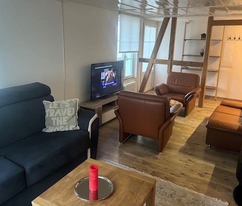 Stay in Newly Renovated Farmhouse with Jacuzzi