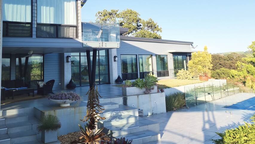 The View – Tranquil Byron Hinterland Retreat gallery image 2