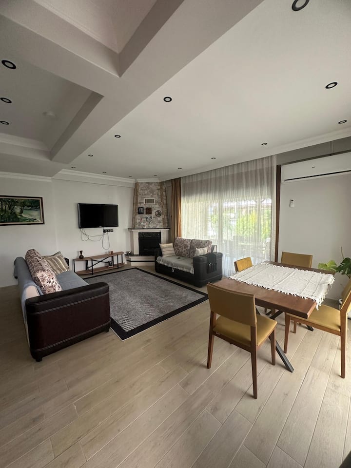 Sarımsaklı Kumsalında Triplex Villa. - Alibey Island