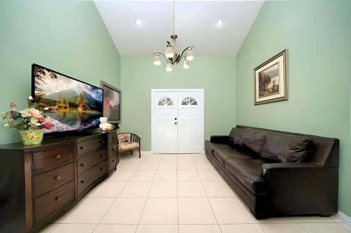 Disney, Knotts, Lsaigon Home - Huntington Beach, CA