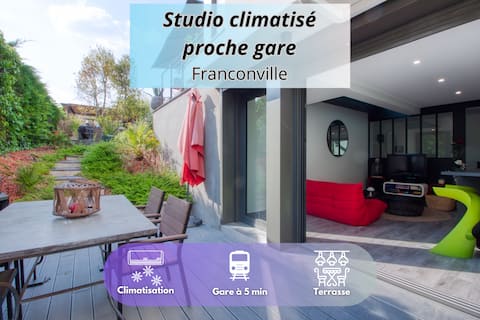 35m2 studio with A/C & terrace, 5 min from station