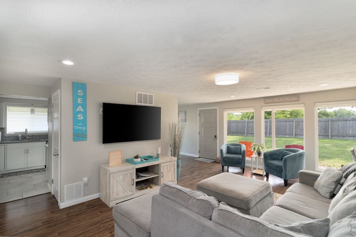 Cozy Beach House Minutes From Dayton!
