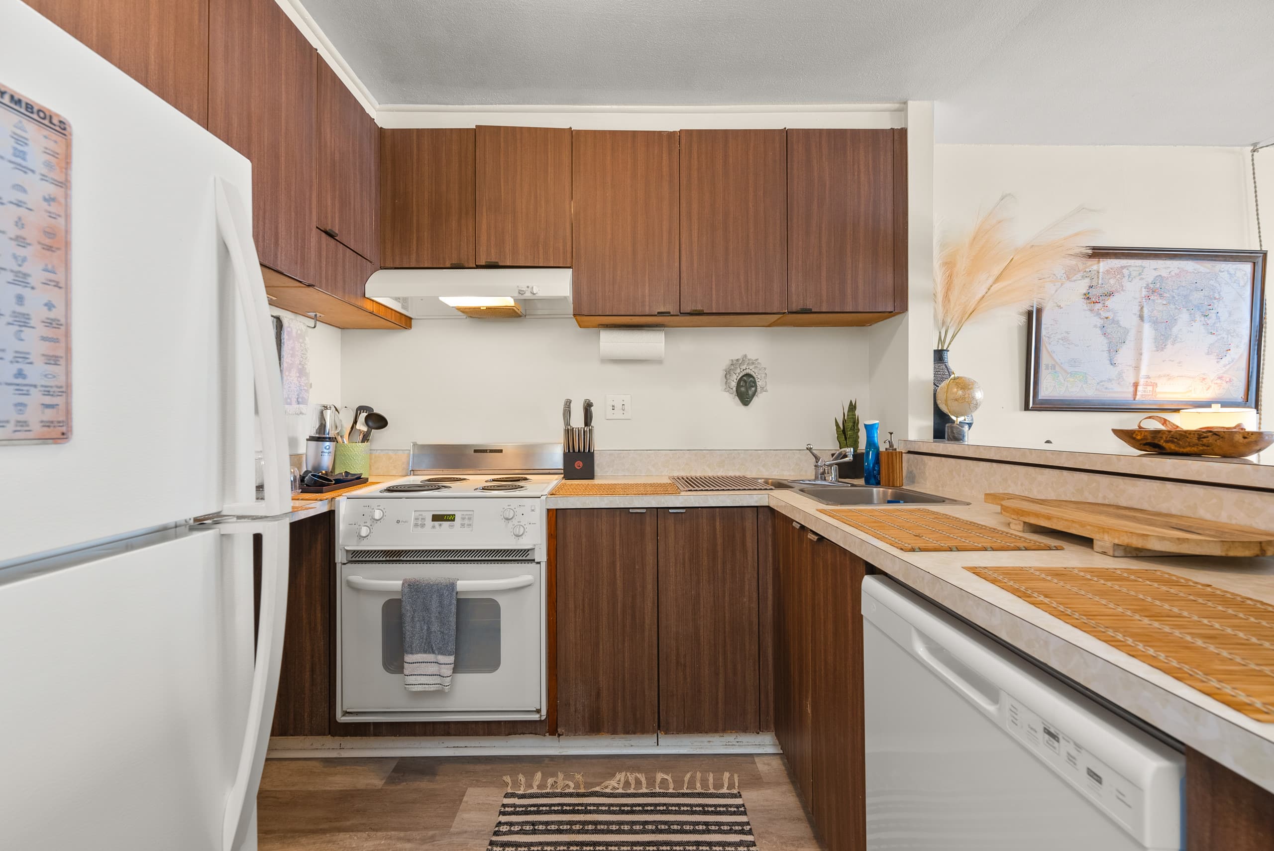 Condo in Honolulu · ★4.98 · 1 bedroom · 2 beds · 1 private bath - Image 10