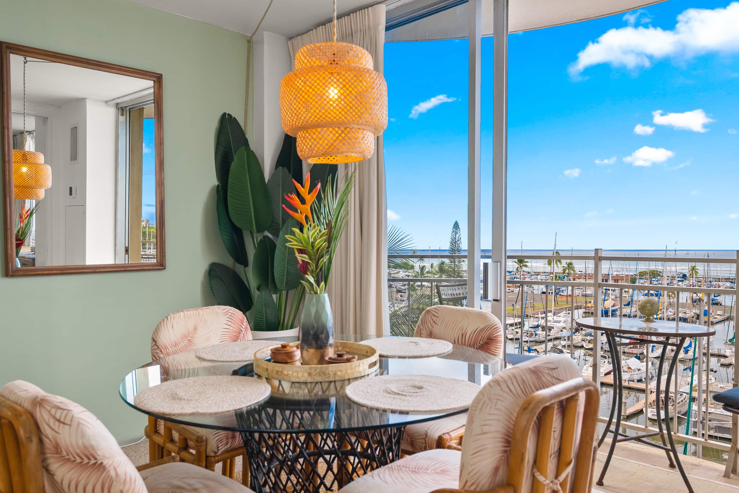 Condo in Honolulu · ★4.98 · 1 bedroom · 2 beds · 1 private bath - Image 11