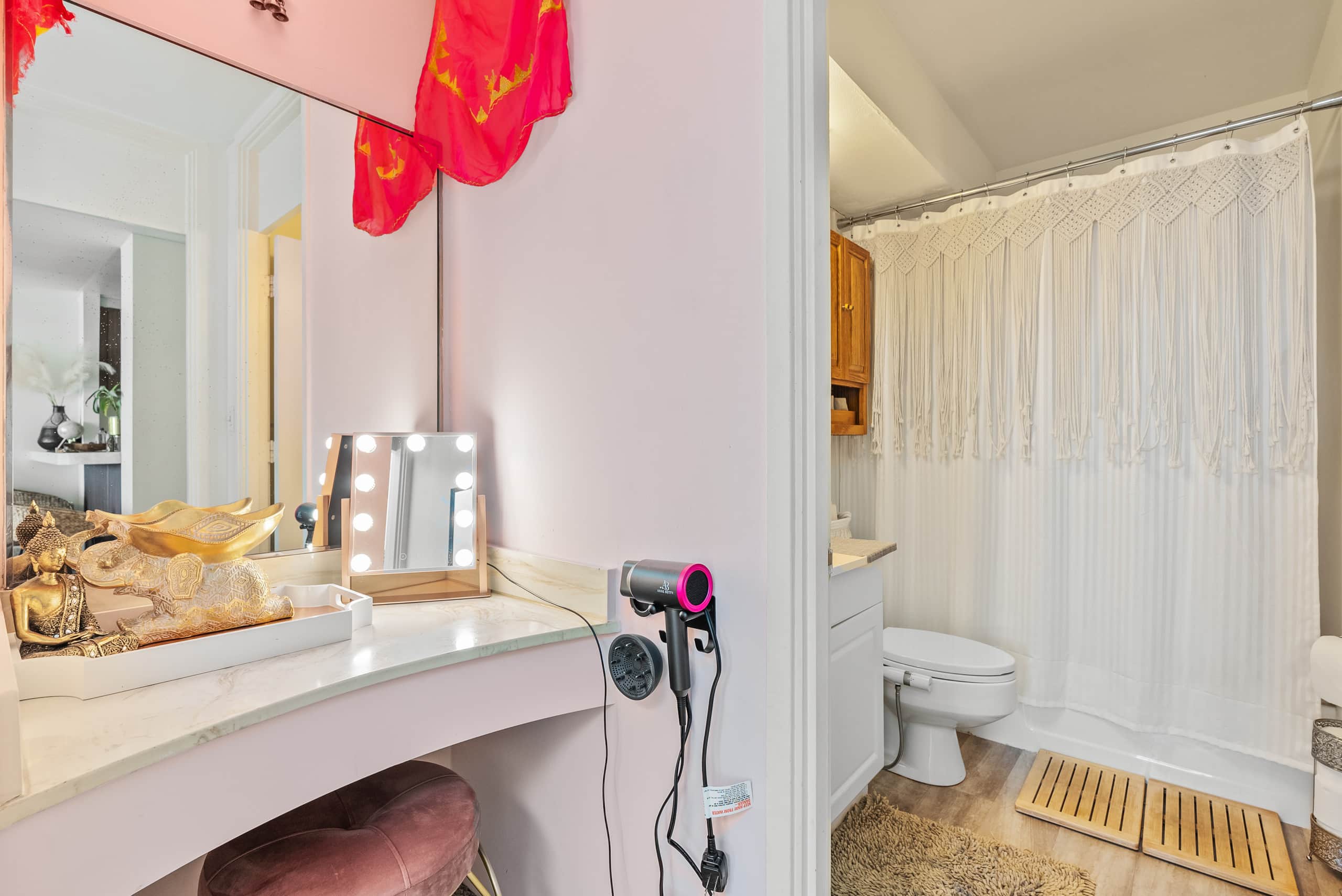Condo in Honolulu · ★4.98 · 1 bedroom · 2 beds · 1 private bath - Image 29