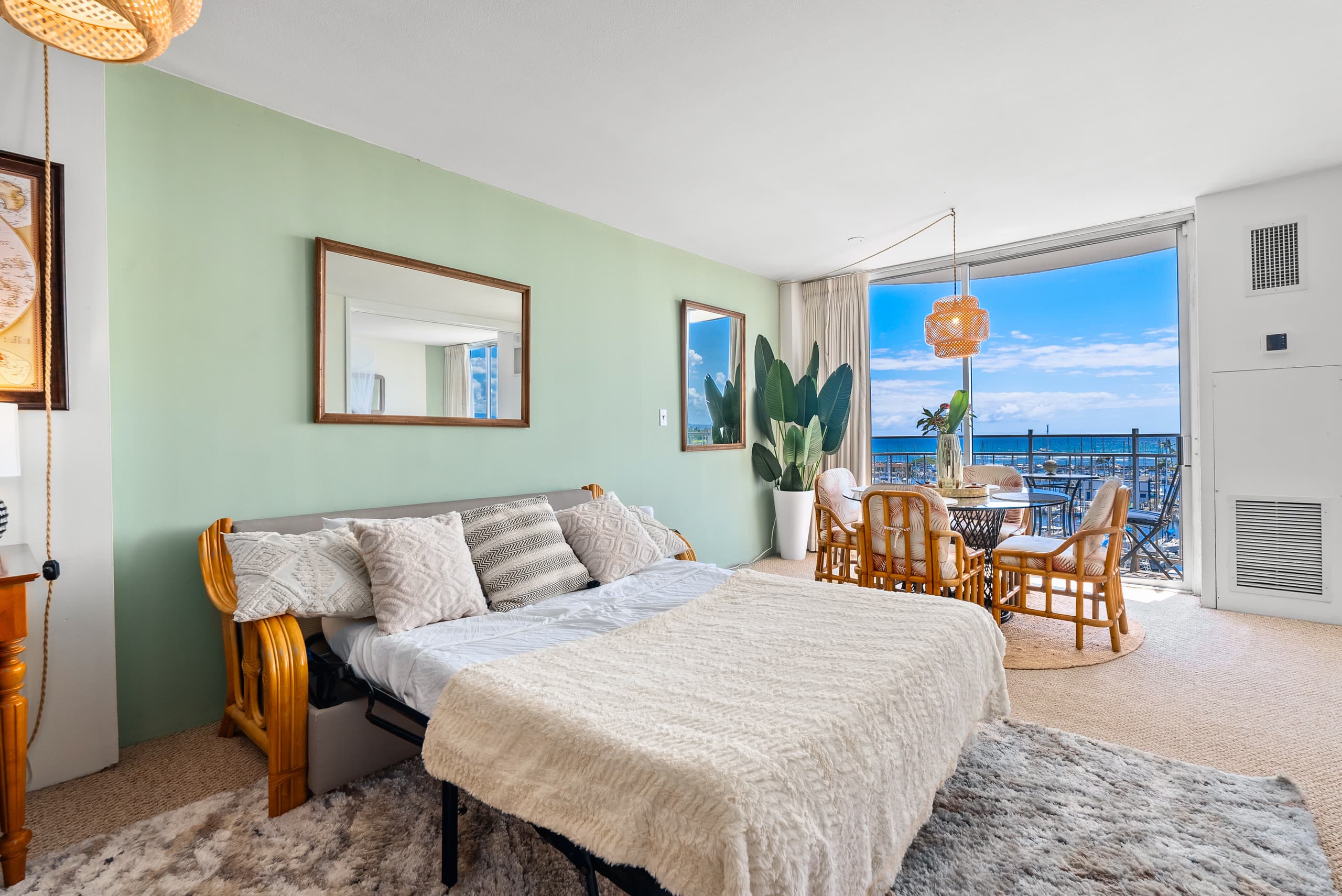 Condo in Honolulu · ★4.98 · 1 bedroom · 2 beds · 1 private bath - Image 28