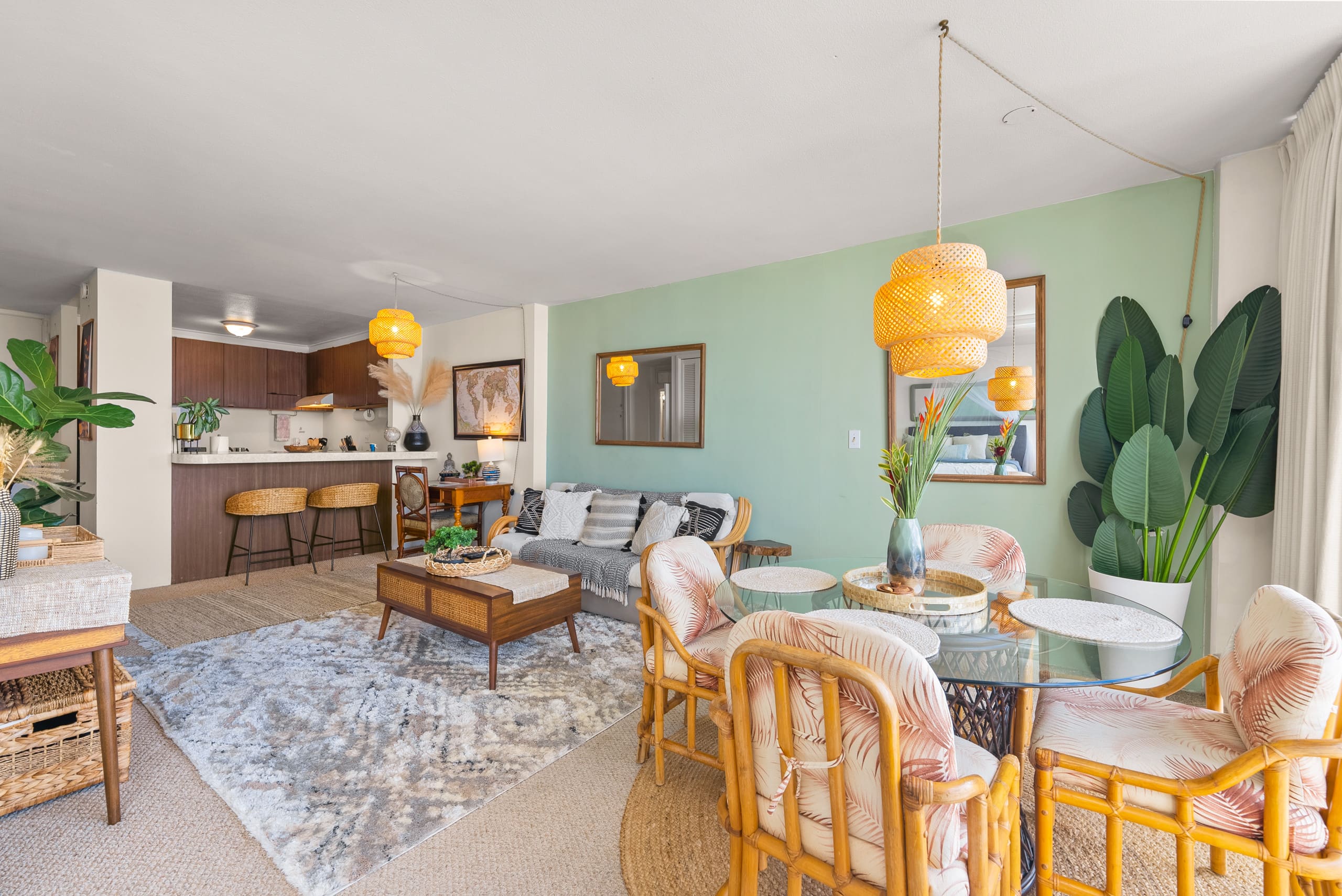 Condo in Honolulu · ★4.98 · 1 bedroom · 2 beds · 1 private bath - Image 12