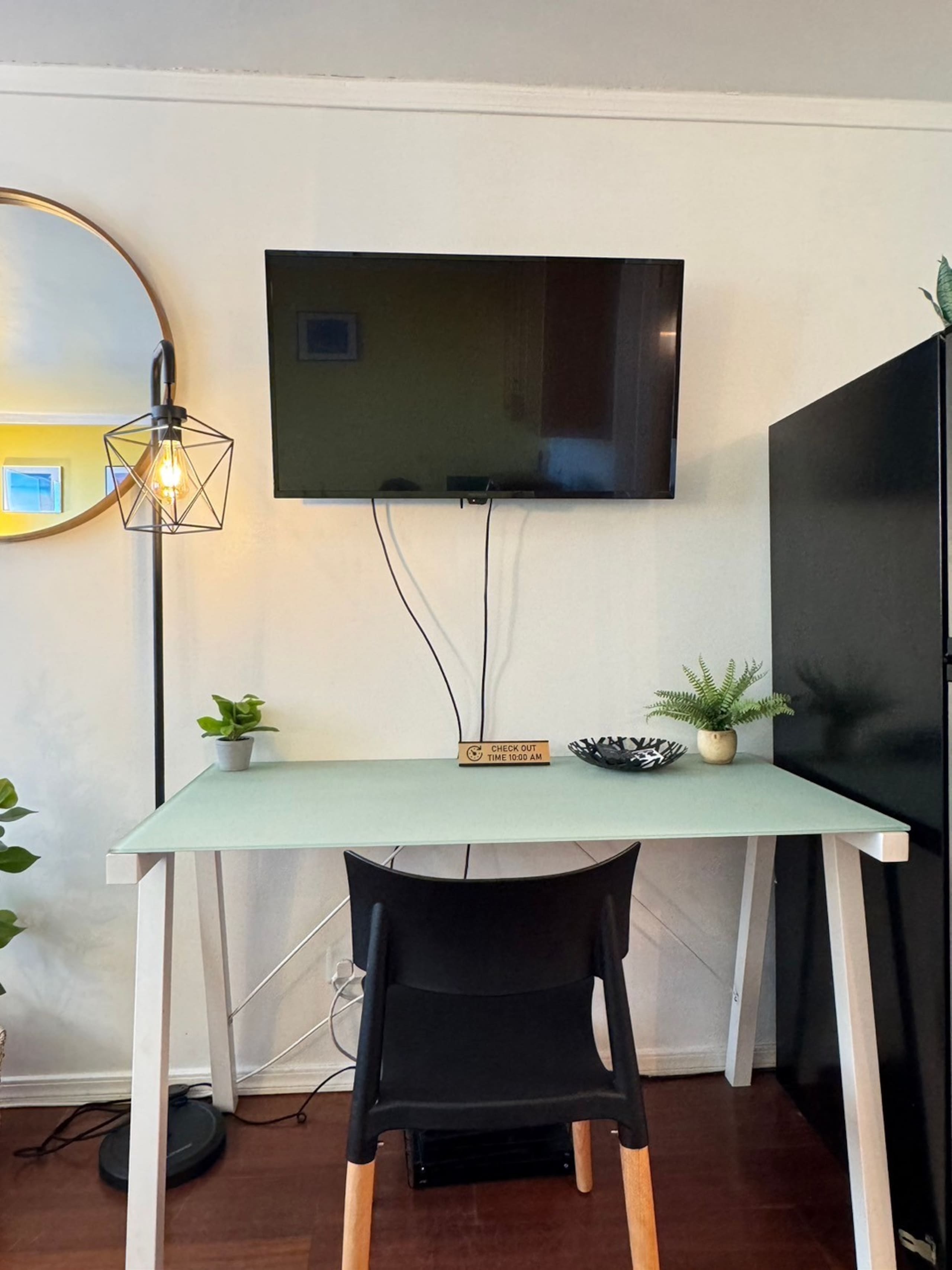 Condo in Honolulu · ★4.61 · 1 bedroom · 2 beds · 1 private bath - Image 19