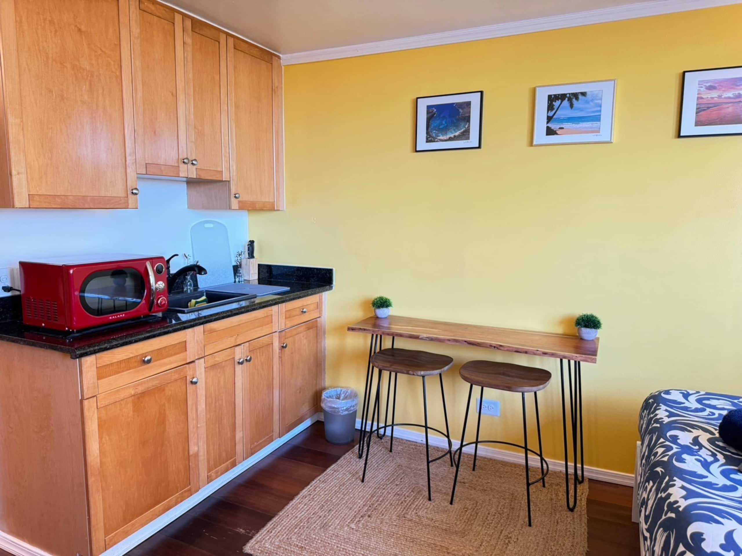 Condo in Honolulu · ★4.61 · 1 bedroom · 2 beds · 1 private bath - Image 15