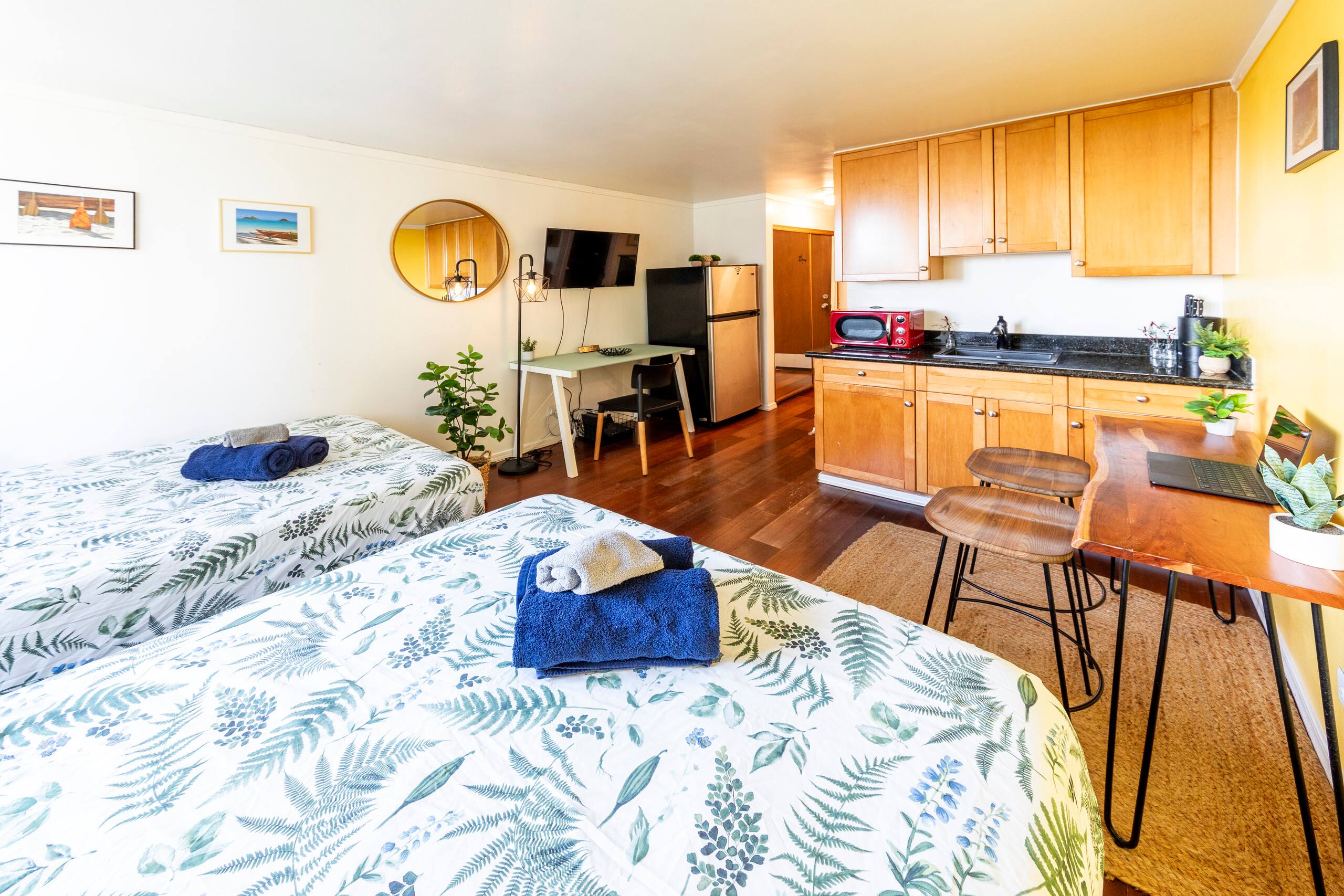 Condo in Honolulu · ★4.61 · 1 bedroom · 2 beds · 1 private bath - Image 2