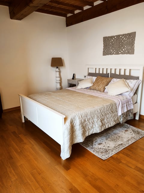 The Flamingo House 2 bathrooms, private parking