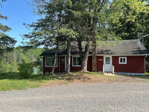 Cottage on the edge of Tavibois Falls
