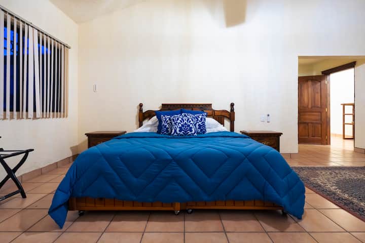 Schlafzimmer 1