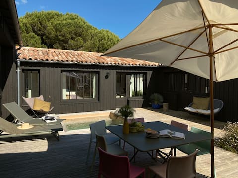 Villa d'architecte dans un village préservé