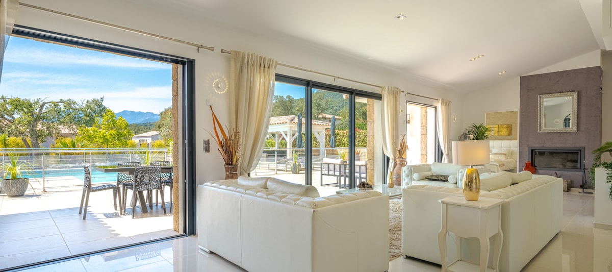 Top Airbnb: Villa 5*-Secured Heated Pool-4 Suites/Bathroom in Porto Vecchio