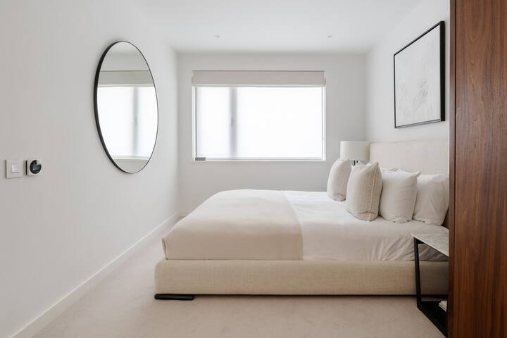 Stunning House by Buckingham Palace with AC & Gym gallery image 5