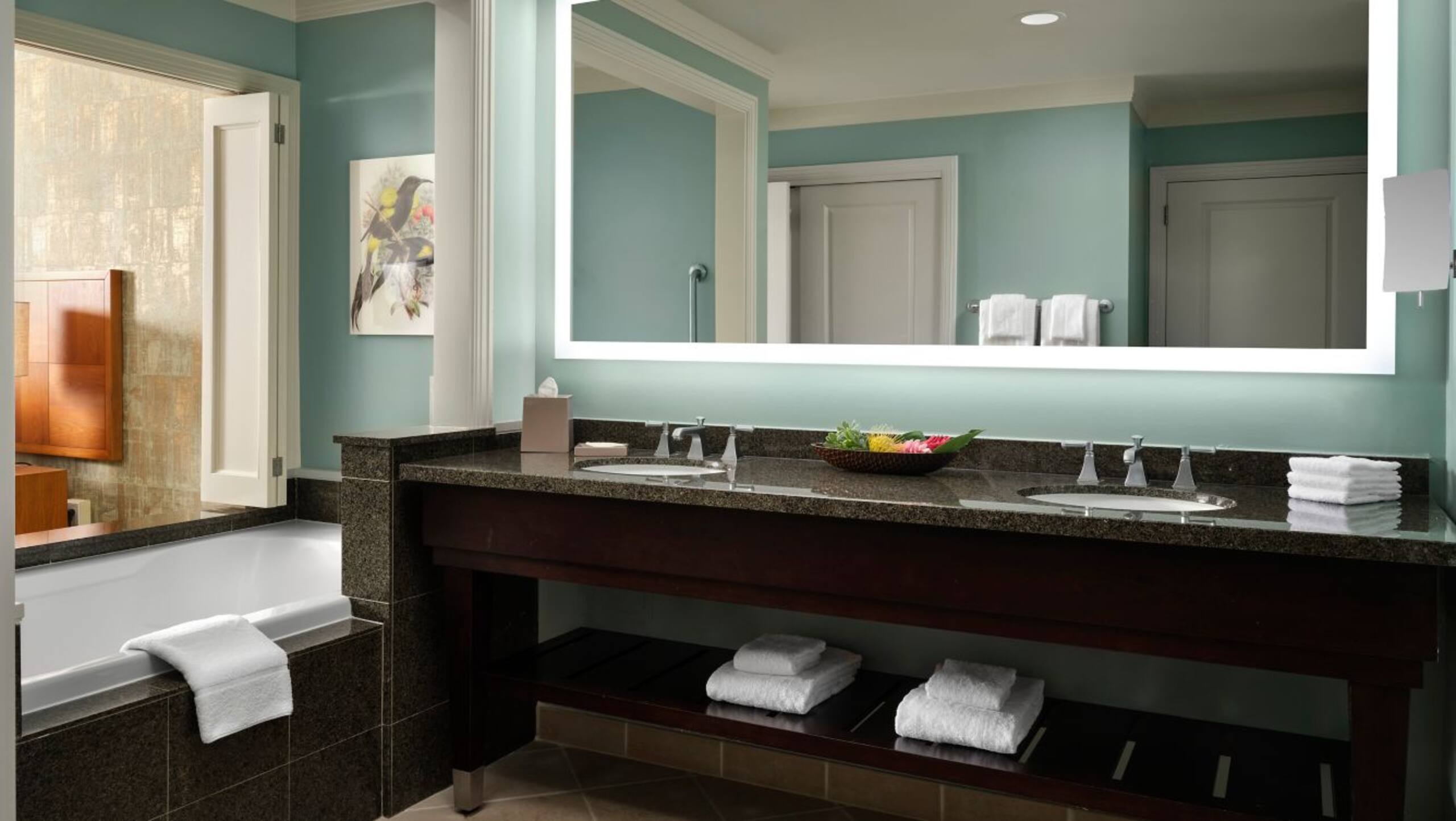 Hotel in Lahaina · ★5.0 · 2 bedrooms · 2 private baths - Image 8